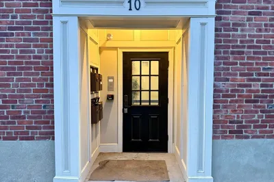 10 Leyden St #4