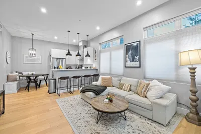60 Cross St E St #110 1