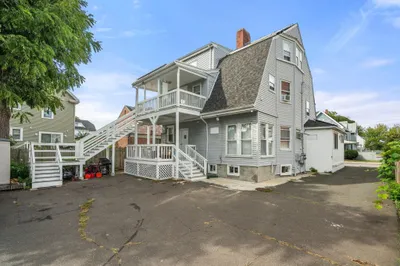 190 Pleasant St 1