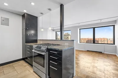 85 East India Row #10H