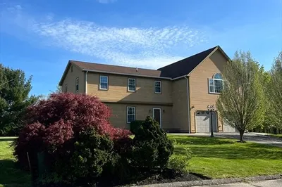 10 Jane Howland Dr 1