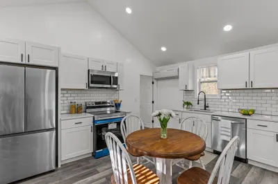 1703 Crandall Rd