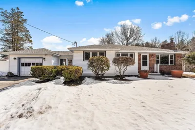 14 Tomahawk Dr