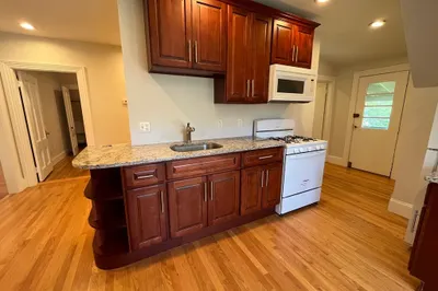 90 Lyndhurst St #5 1