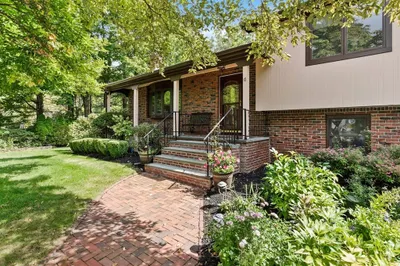 6 Maureen Rd 1