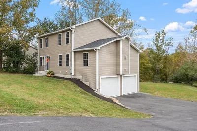 407 Pleasant St 1