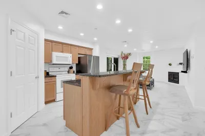 215 Longmeadow Rd #403