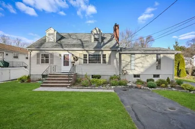 48 Grapevine Ave