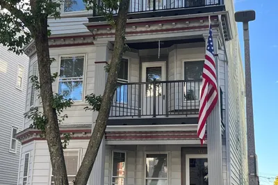 10 Antrim St #2 1