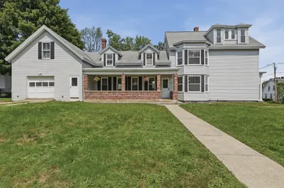 142 Pleasant St 1