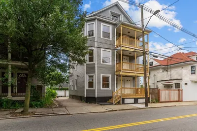 382 Orms St