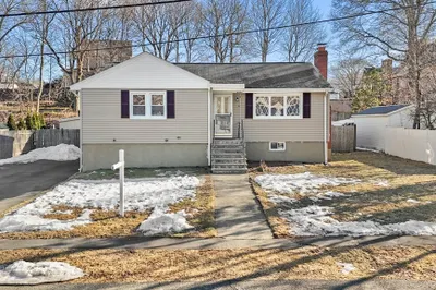 10 Yale Avenue