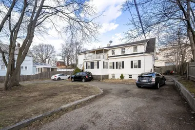 7 Burns Ave 1