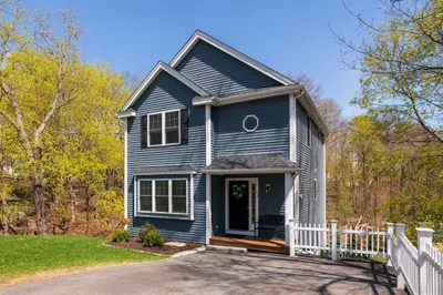 52 Lakehurst Ave