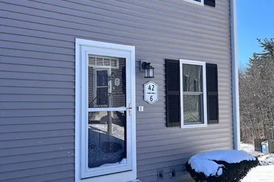 42 Olde Colonial Dr #6
