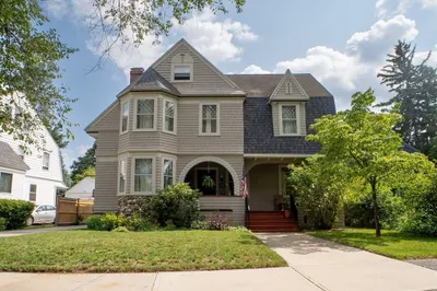 37 Pineywoods Ave 1