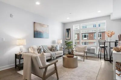 2 Cliveden St #405E 1