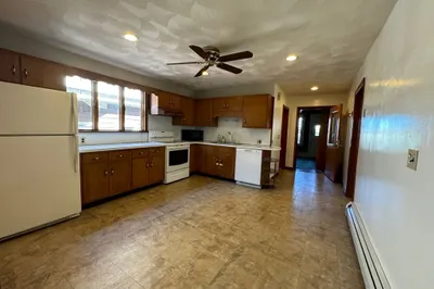 138 Lowell St #2