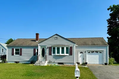 40 Clydesdale Ln
