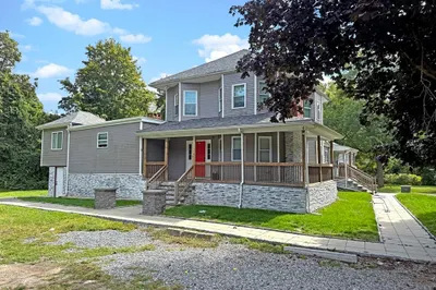 6 W Summer St 1