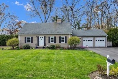 8 Hillside Rd 1