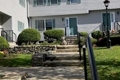 604 Manor Terrace #604