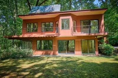 560 Springs Rd 1