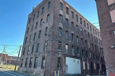 130 Middle Water St 1