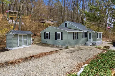 5 Collette Dr