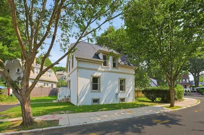 302 Wachusett St 1