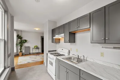 70 Russell St #6 1
