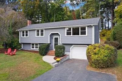 30 Lorraine Dr