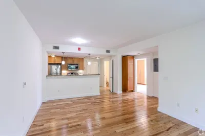87 New St #308