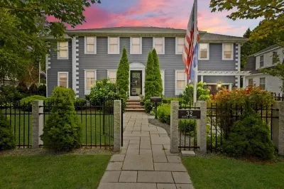 32 Eustis St
