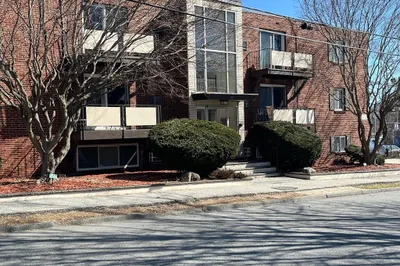 48 N. Emerson St #9 1