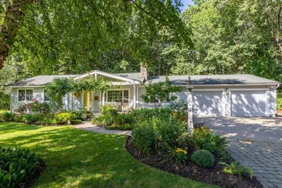 16 Castlewood Dr 1