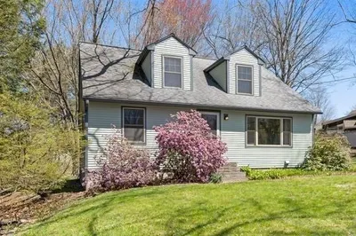 14 Westview St 1