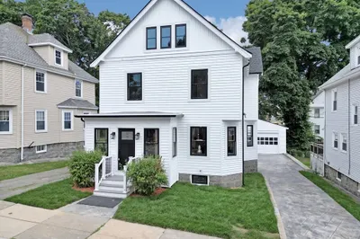 27 Bradfield Ave 1