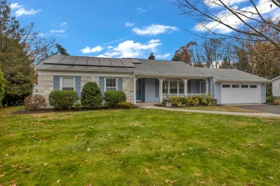 85 Inverness Ln