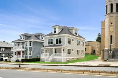 593 Gallivan Boulevard 1