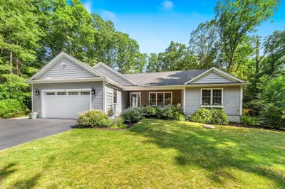 16 Lochmont Drive 1
