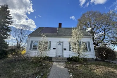 1616 Commercial St