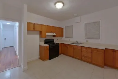 38 Hecla St #1