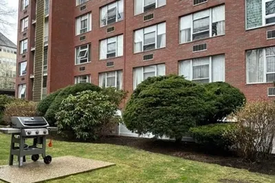 20 Hammond Pond Pkwy #503