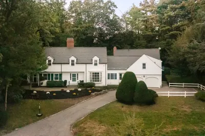 215 Chestnut Hill Rd 1