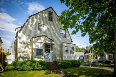 91 Pleasant St 1