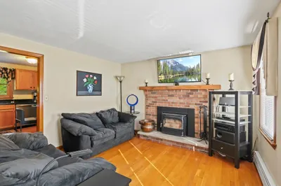 216 W Mountain St
