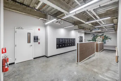 400 W Broadway #201