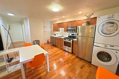 130 W 8th St #1