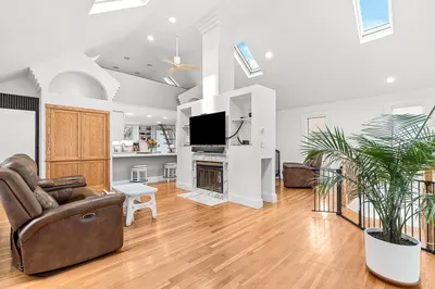 147 Cushing St #5 1